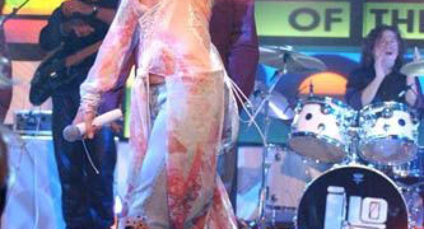 Sergio Gonzalez performing with Jennifer Lopez